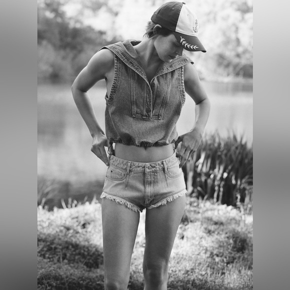 NWT Pilcro Pitched Micro Denim Shorts - Picture 2 of 5